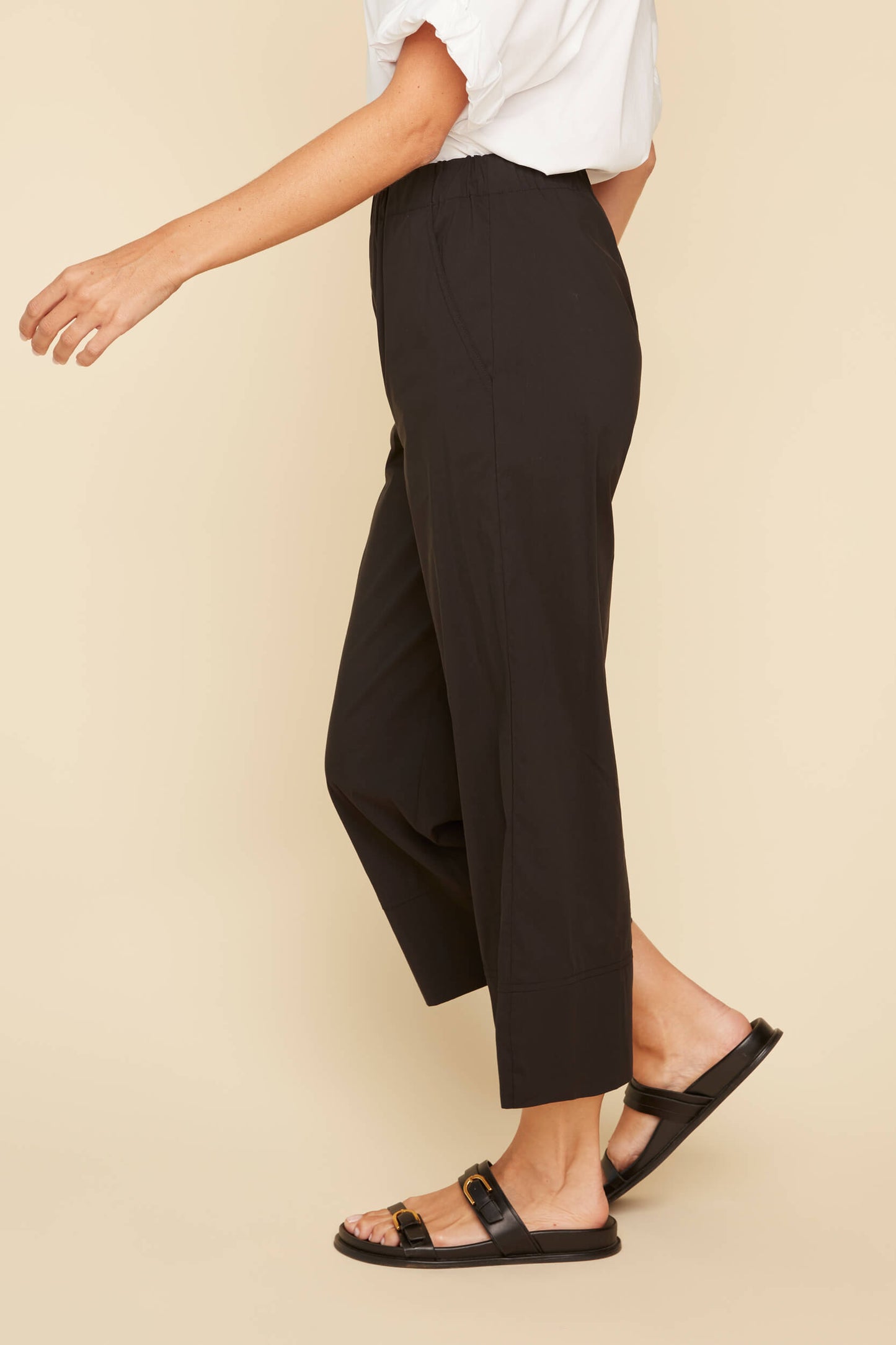 Renuar Black Woven Wide Leg Crop Pants