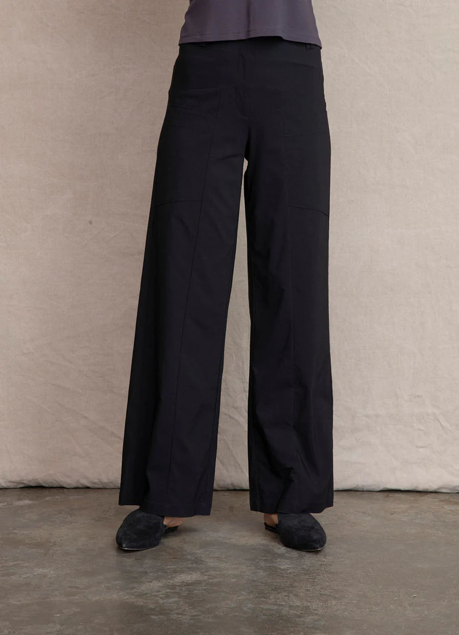 Calvin Klein Women's Plus Size Essential Power Stretch Ponte Legging,  Black, 0X at Amazon Women's Clothing store