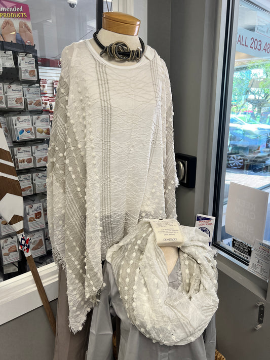 Demdaco Textured Light Gray Mix Poncho